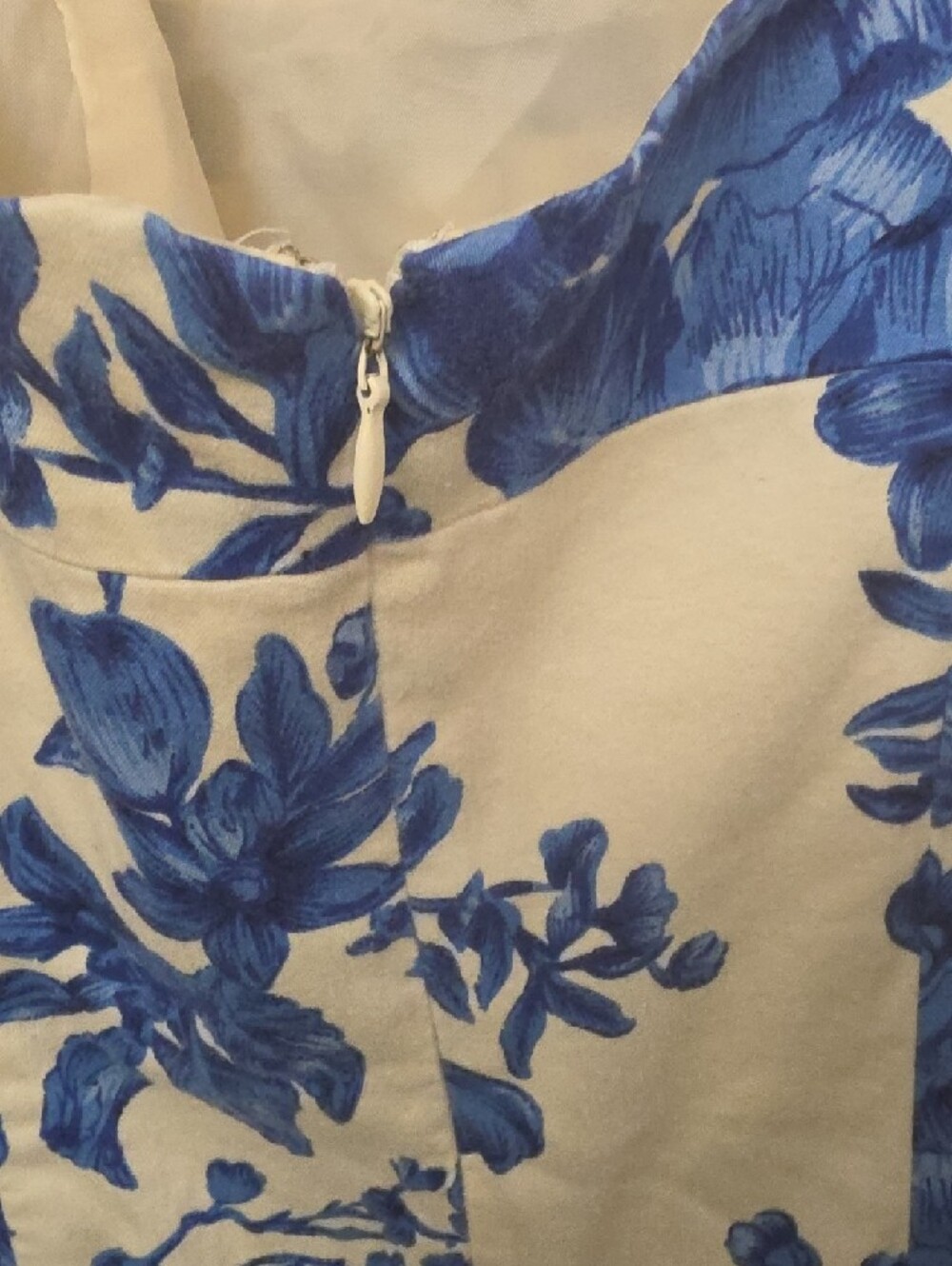 Jones Wear White Mini Dress with Blue Floral Print SZ 12 - Picture 6 of 6